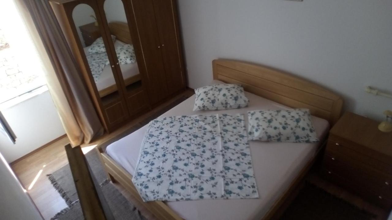 Apartments Solta Necujam Luaran gambar