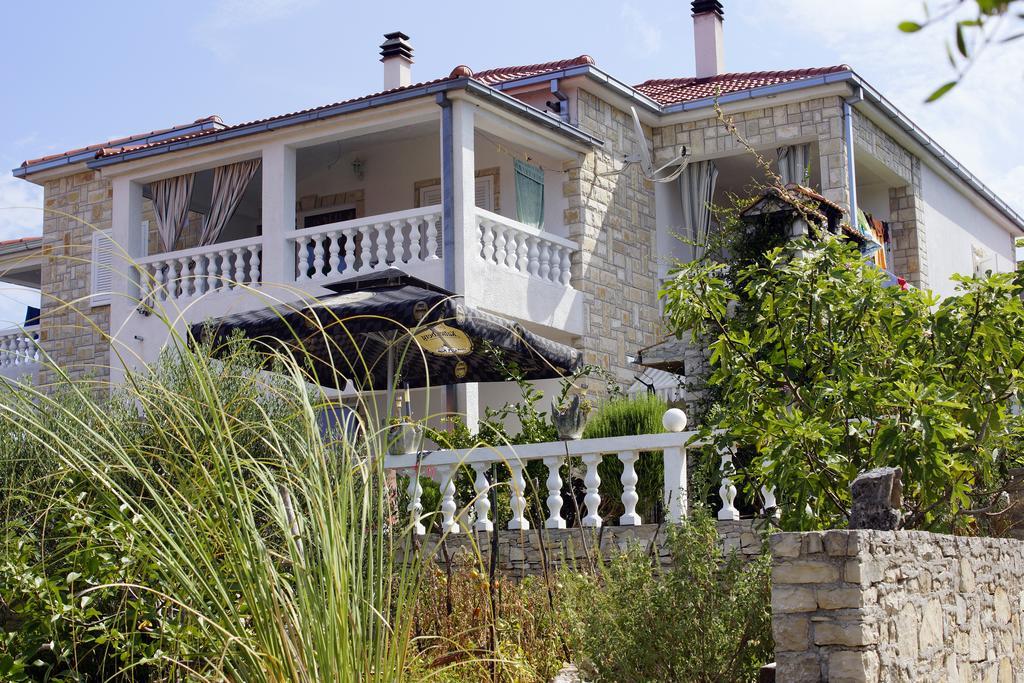 Apartments Solta Necujam Luaran gambar