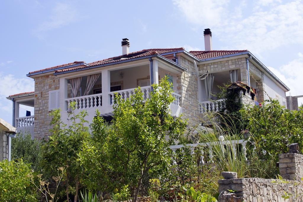 Apartments Solta Necujam Luaran gambar