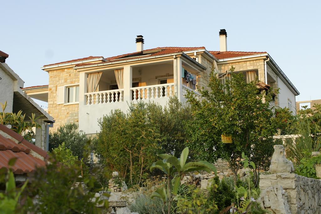 Apartments Solta Necujam Luaran gambar