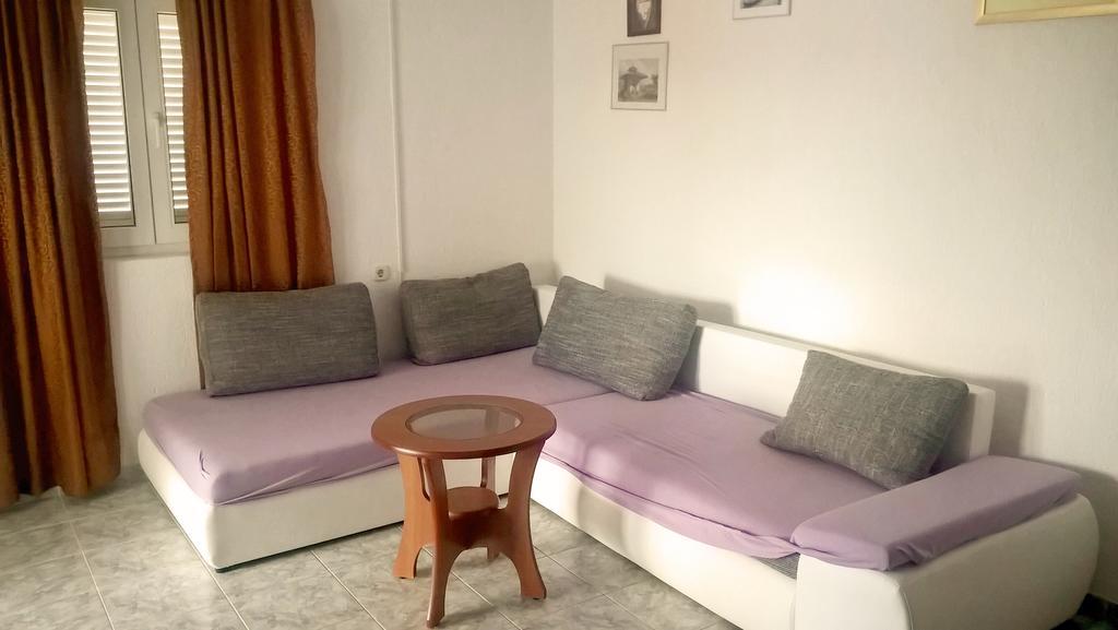Apartments Solta Necujam Luaran gambar
